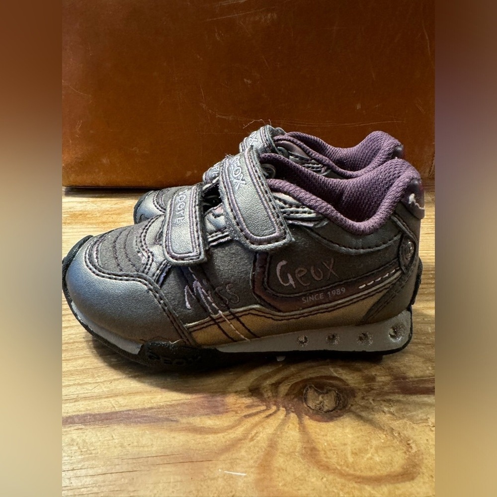 Miss Geox kids toddler LIGHT UP shoes 6T purple gray